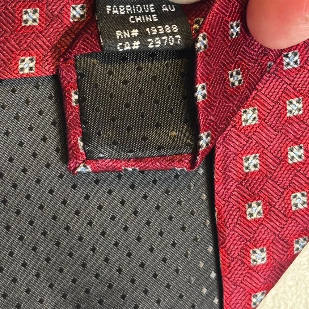 BILLBLASS Mens‎ Silk Necktie Burgundy Geometric Pattern  Dress Tie Preowned